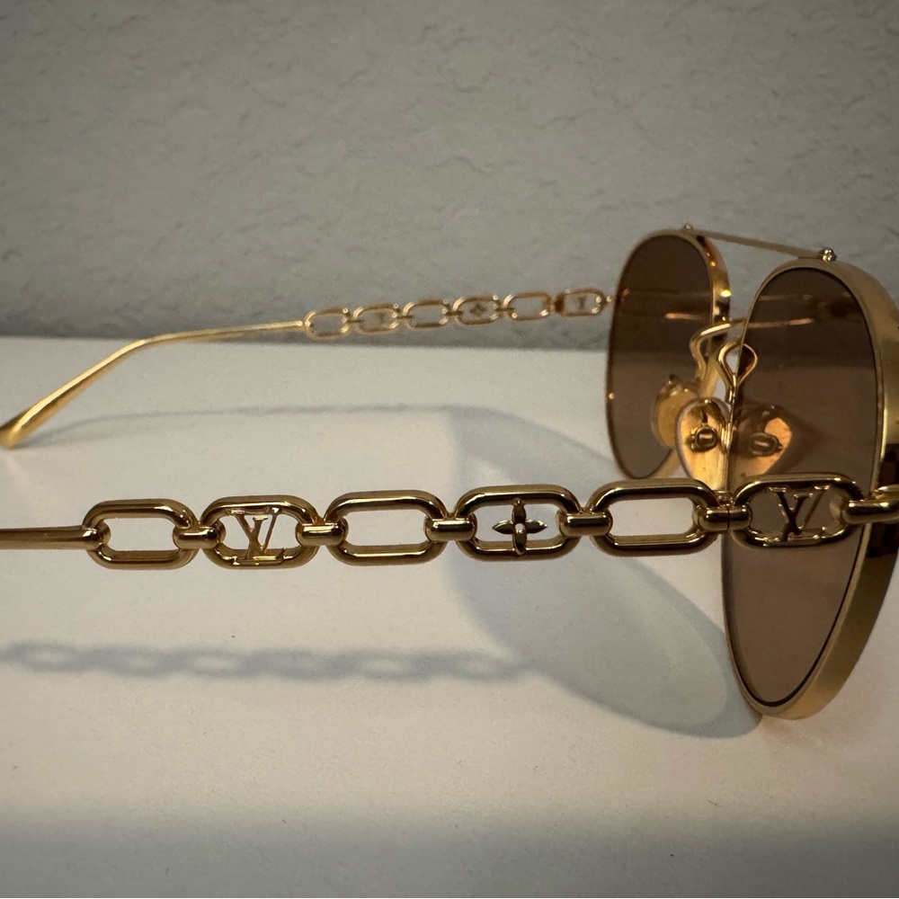 Louis Vuitton** myLV Chain Pilot Gold Sunglasses Z1539E